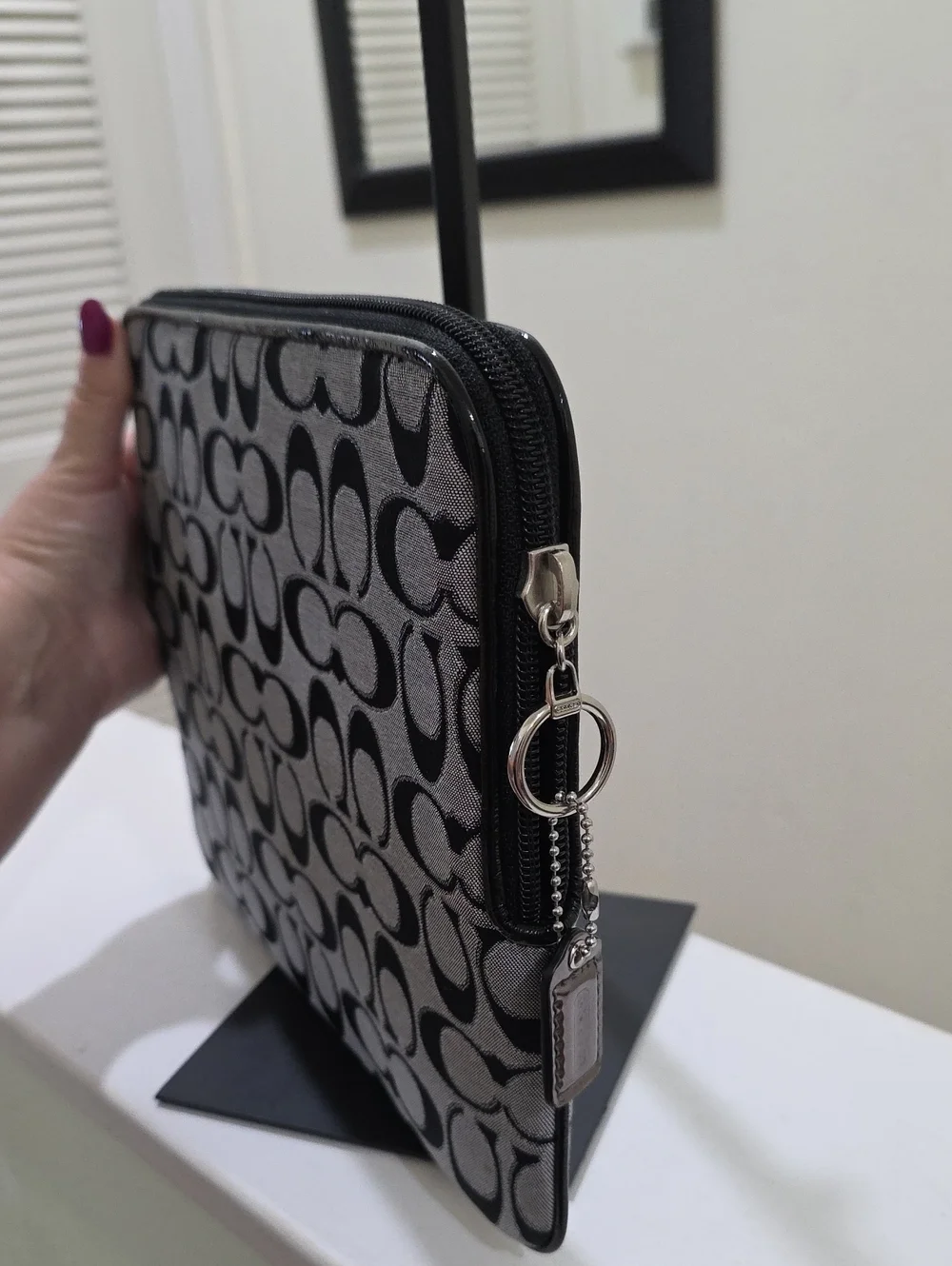 COACH Poppy Signature C Universal Sleeve F61366 in Silver/Moonlight 10.5x8.5 EUC